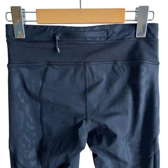 Lululemon Mesh With Me Crop Size 4 Animal Swirl Embossed Black Camo - Picture 8 of 13